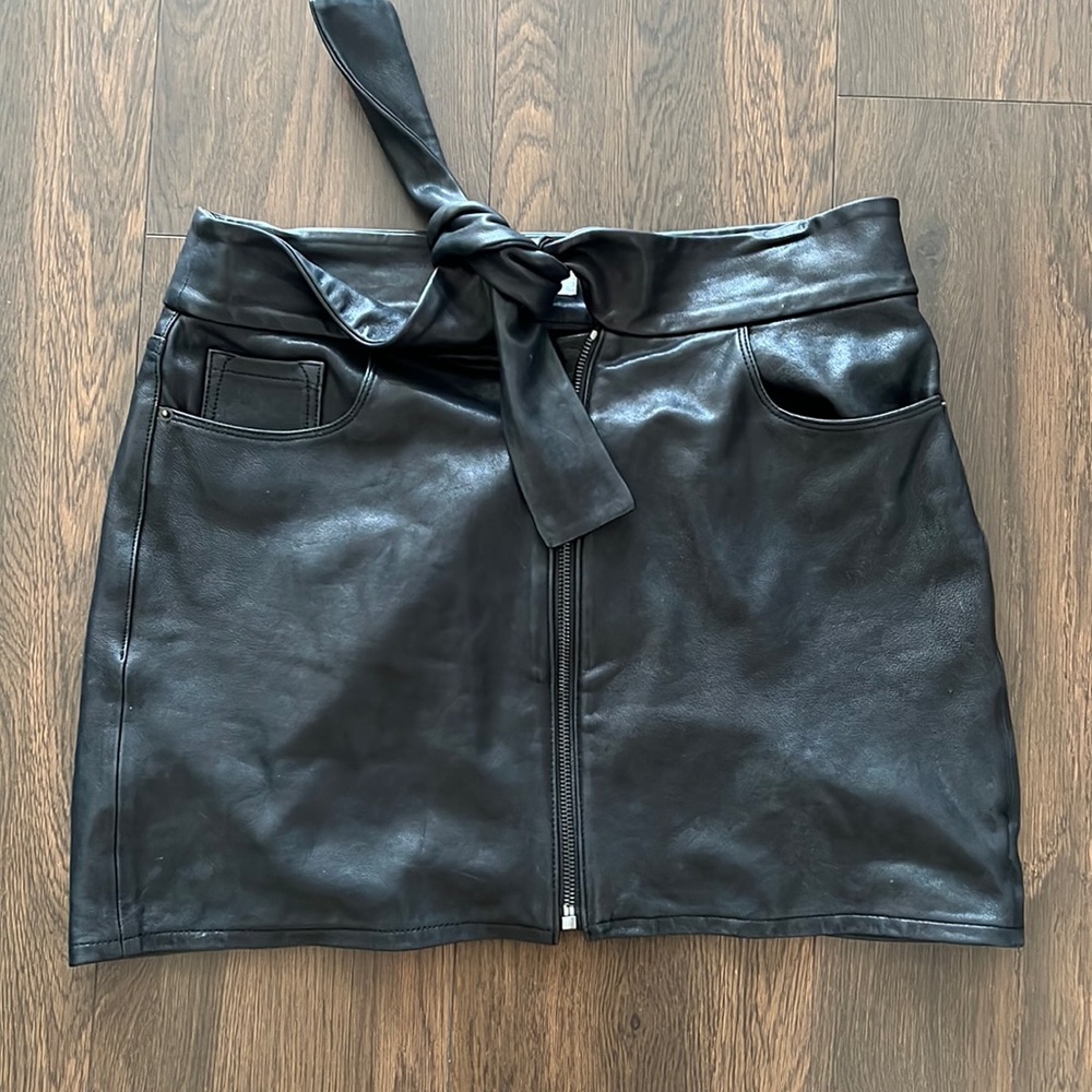 Frame leather skirt